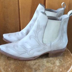 Free People Wayward cowboy boot.🦋